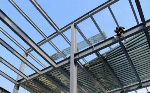 康乐钢结构加工中的切割与钻孔精度控制要点